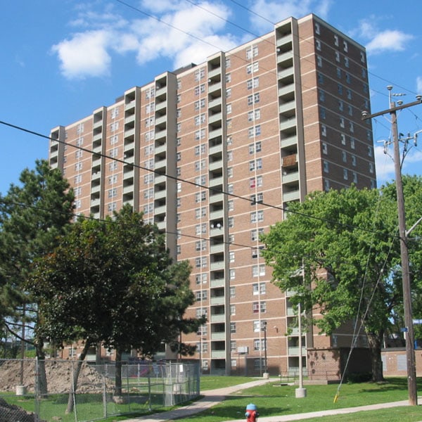 40 Falstaff Avenue, Toronto, ON M6L 2E1