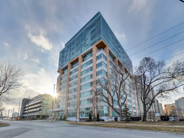 2 Fieldway Road, Toronto, ON M8Z 3L1