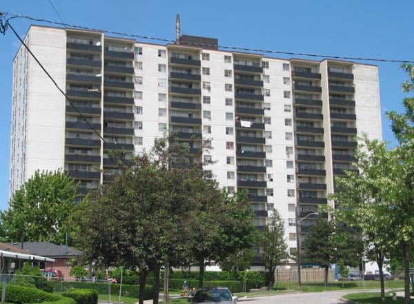 1825 Finch Avenue West, Toronto, ON M3N 2N1 - 2