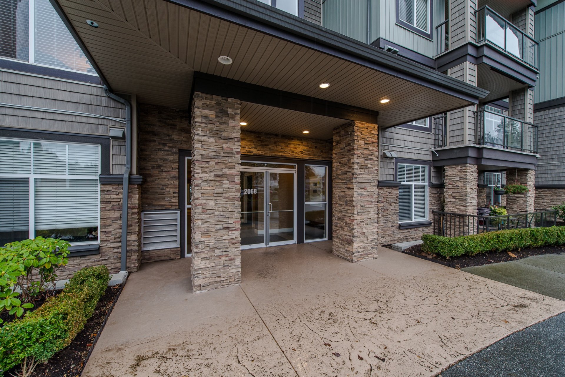 2068 Sandalwood Crescent, Abbotsford, BC V2S 3H6 - 3