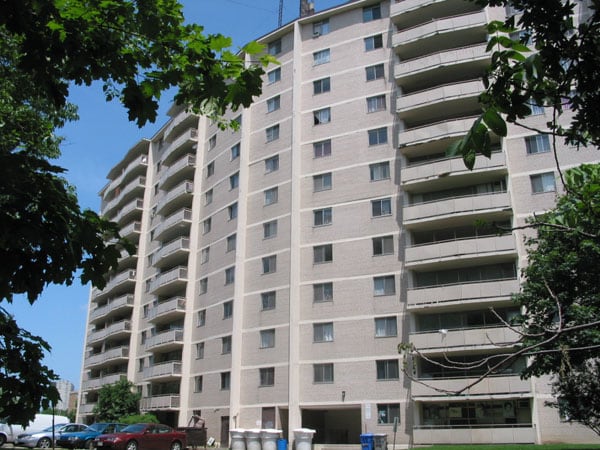 12 Goldfinch Court, Toronto, ON M2R 2C4