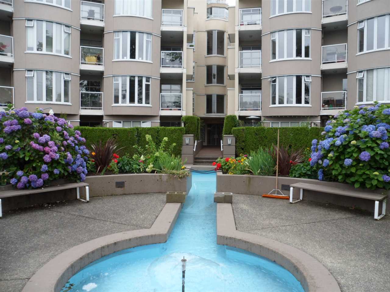 1210 8th Avenue West, Vancouver, BC V6H 3Y9