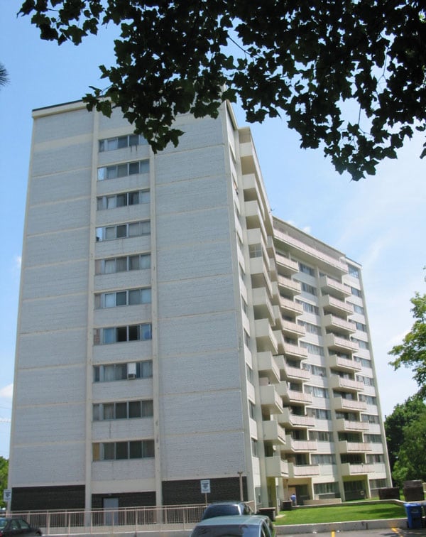 4 Goldfinch Court, Toronto, ON M2R 2C3