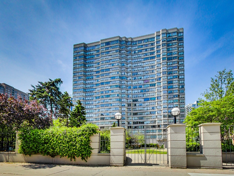 30 Greenfield Avenue, Toronto, ON M2N 6N3