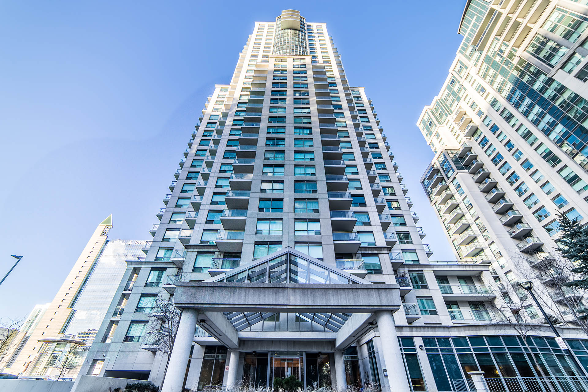 21 Hillcrest, 21 Hillcrest Avenue Toronto, ON - REW