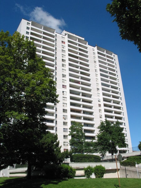10 Hogarth Avenue, Toronto, ON M4K 2P3