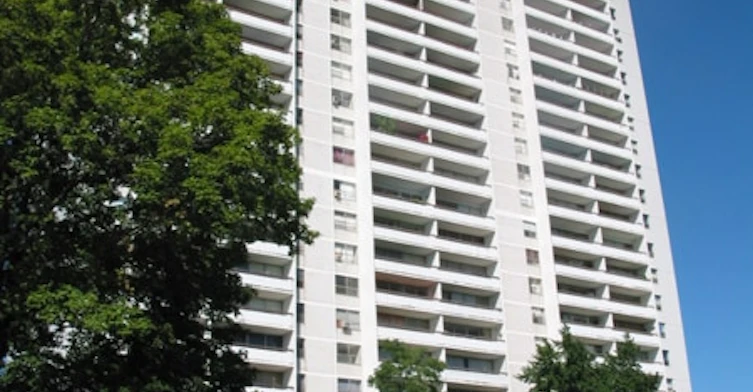 10 Hogarth Avenue, Toronto, ON M4K 2P3