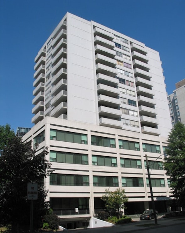 Holly Square Apartments, 60 Holly Street Toronto, ON REW