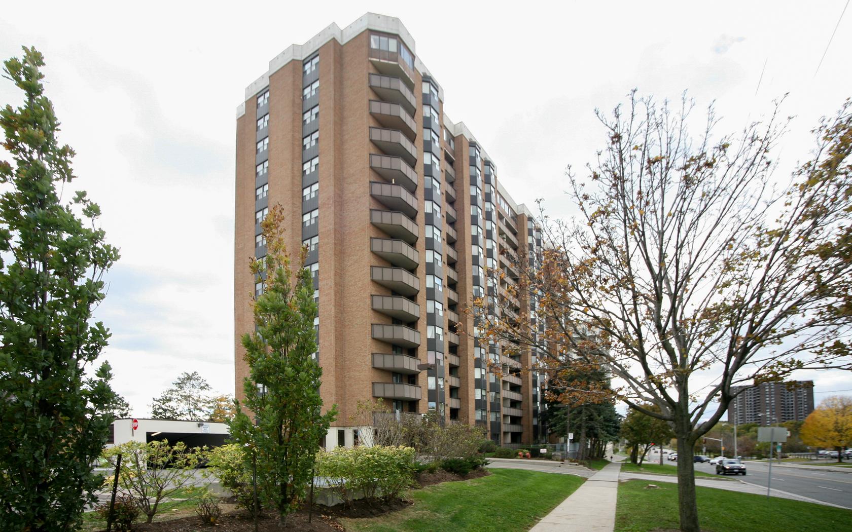 3845 Lake Shore Boulevard  West, Toronto, ON M8W 4Y3 - 2