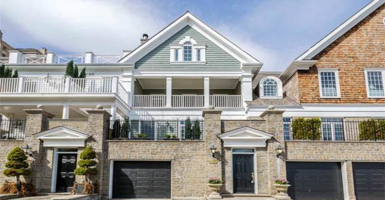 2289 Lake Shore Boulevard West, Toronto, ON M8V 3Y2