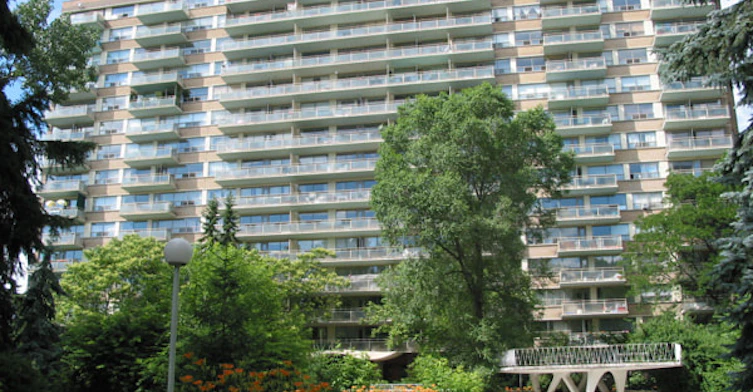 25 Lascelles Boulevard, Toronto, ON M4V 2C1 - 2