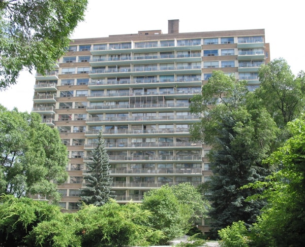 17 Lascelles Boulevard, Toronto, ON M4V 2B6 - 2