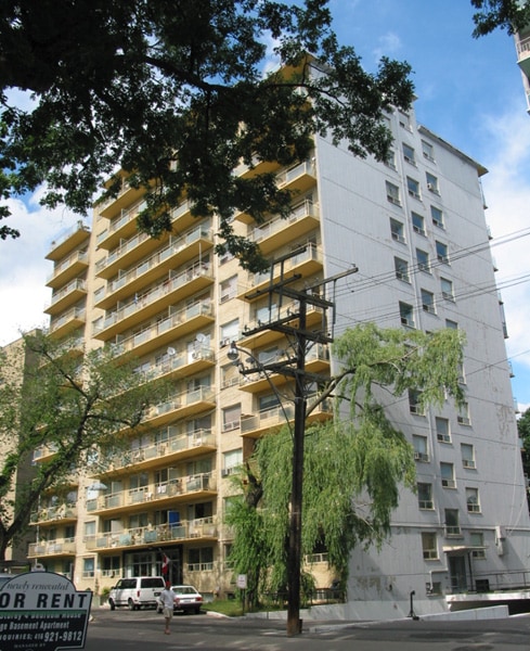 125 Lawton Boulevard, Toronto, ON M4V 2A1