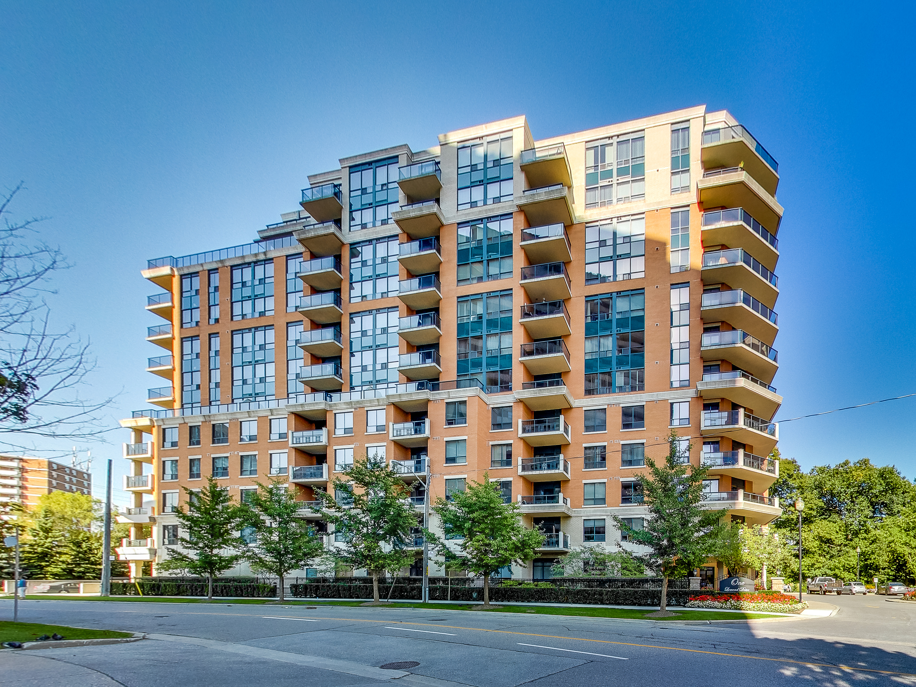 1 Lomond Drive , Toronto, ON M8X 2Z3