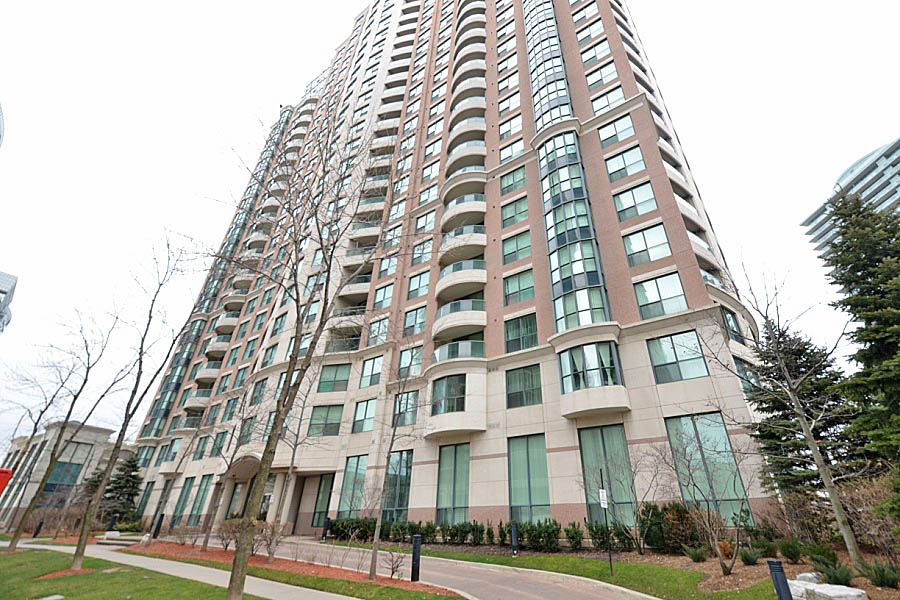 7 Lorraine Drive, Toronto, ON M2N 7H2