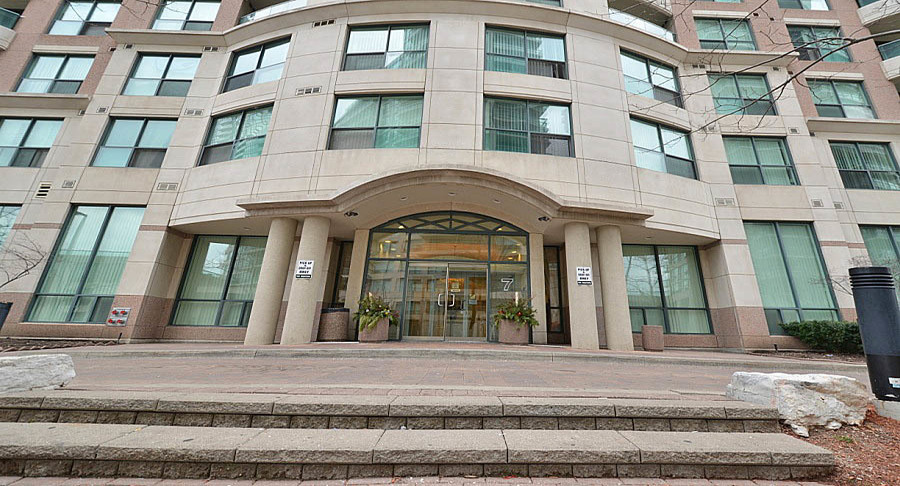 7 Lorraine Drive, Toronto, ON M2N 7H2 - 2