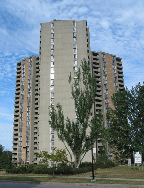 25 Martha Eaton Way, Toronto, ON M6M 5B7 - 2