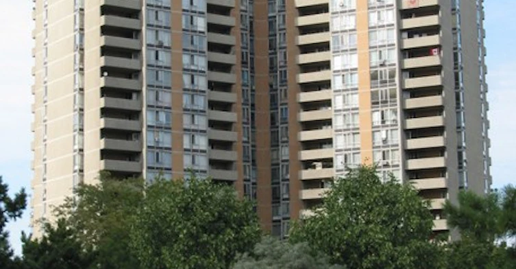 15 Martha Eaton Way, Toronto, ON M6M 5B5 - 2