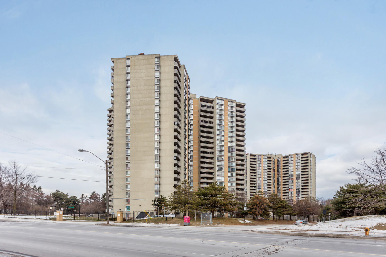 10 Martha Eaton Way, Toronto, ON M6M 5B3