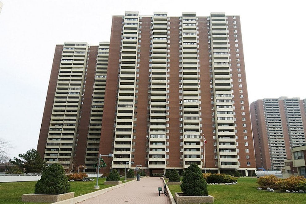 Massey Square Condo, 5 Massey Square Toronto, ON REW