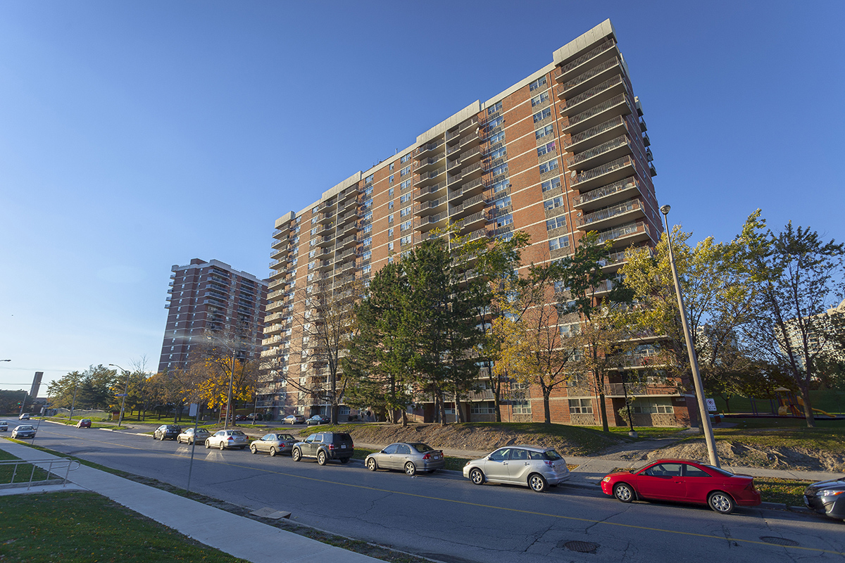 18 Panorama Court , Toronto, ON M9V 3Z8