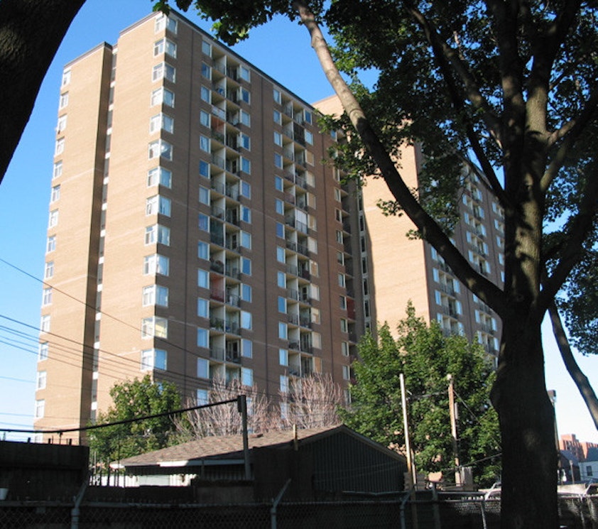 Pelham Park Gardens, 61 Pelham Park Gardens Toronto, ON REW