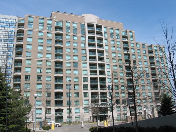 8 Pemberton Avenue, Toronto, ON M2M 4K8