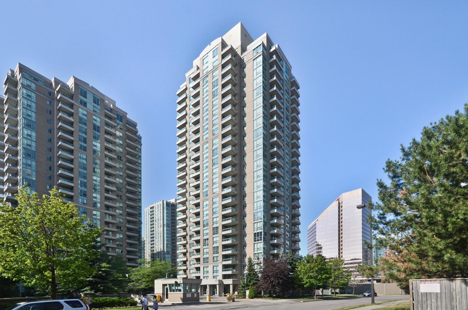 3 Pemberton Avenue, Toronto, ON M2M 4M1
