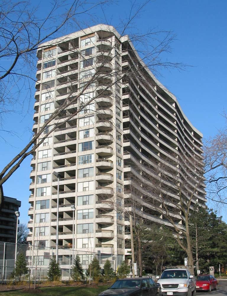 100 Quebec Avenue, Toronto, ON M6P 4B8