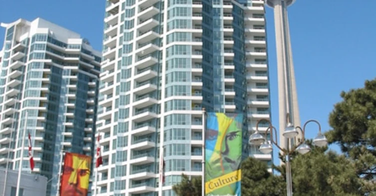 228 Queens Quay West, Toronto, ON M5J 2X1