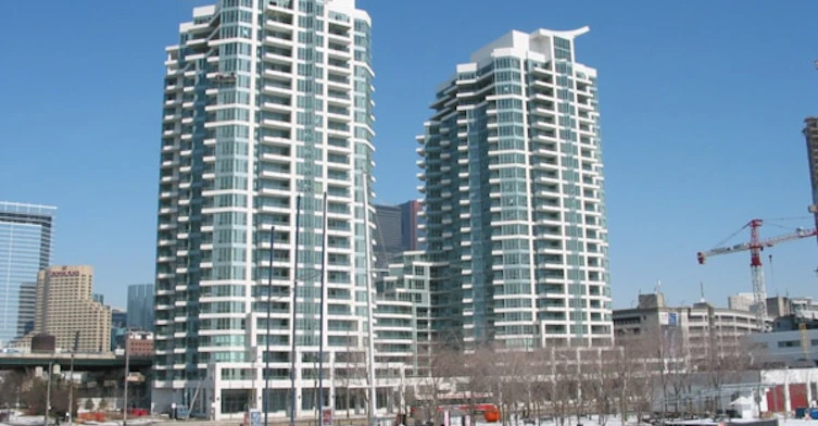228 Queens Quay West, Toronto, ON M5J 2X1 - 2