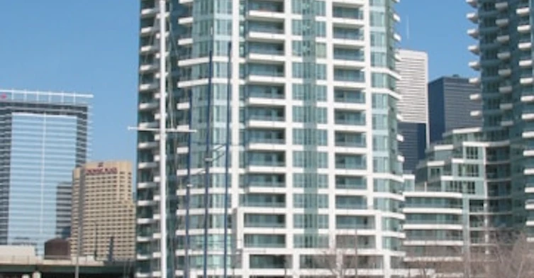 228 Queens Quay West, Toronto, ON M5J 2X1