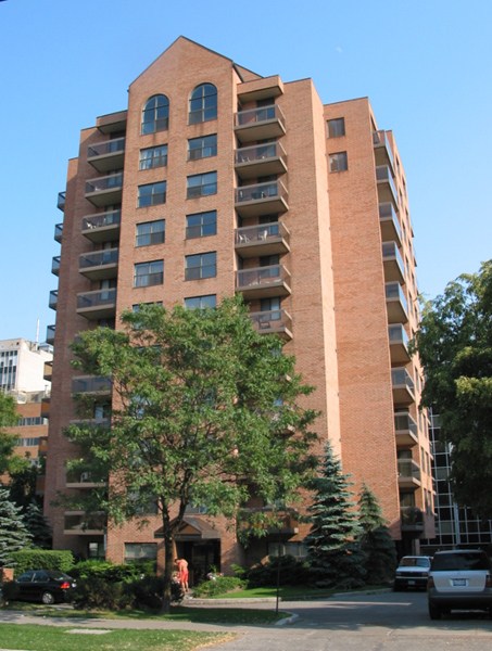 77 Roehampton Avenue, Toronto, ON M4P 3B8