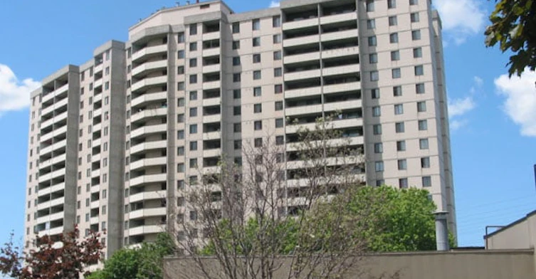 25 San Romanoway, Toronto, ON M3N 2Z1