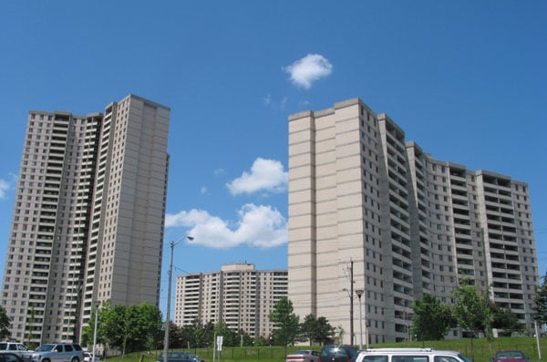 25 San Romanoway, Toronto, ON M3N 2Z1 - 2