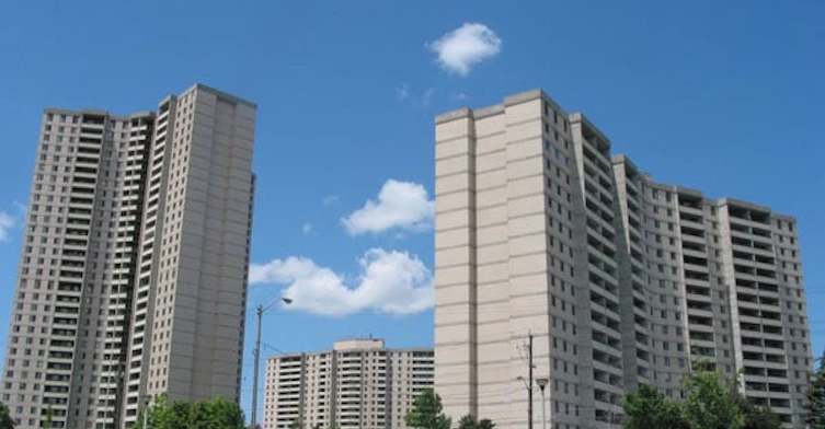 25 San Romanoway, Toronto, ON M3N 2Z1 - 2