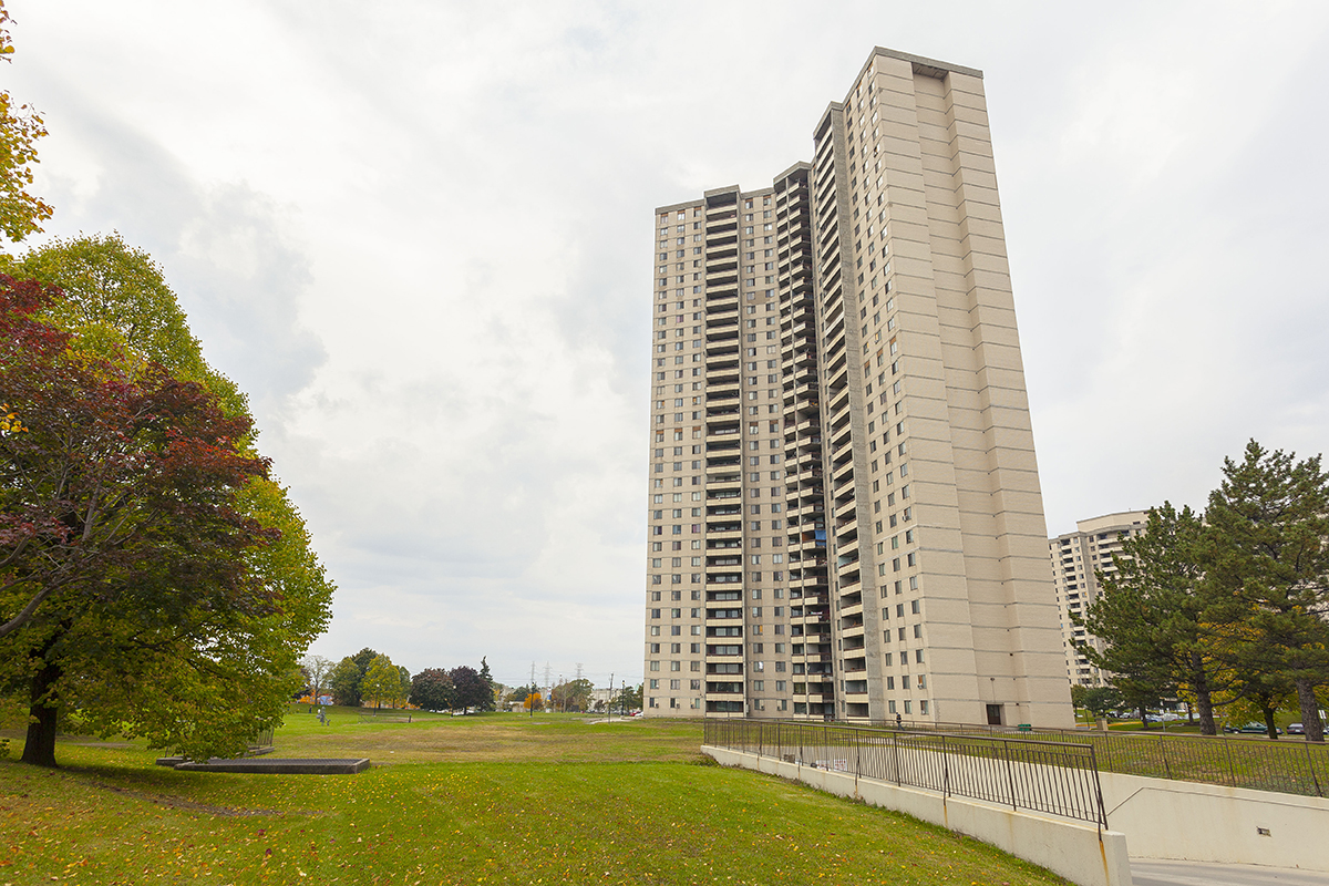 10 San Romanoway , Toronto, ON M3N 2Y2