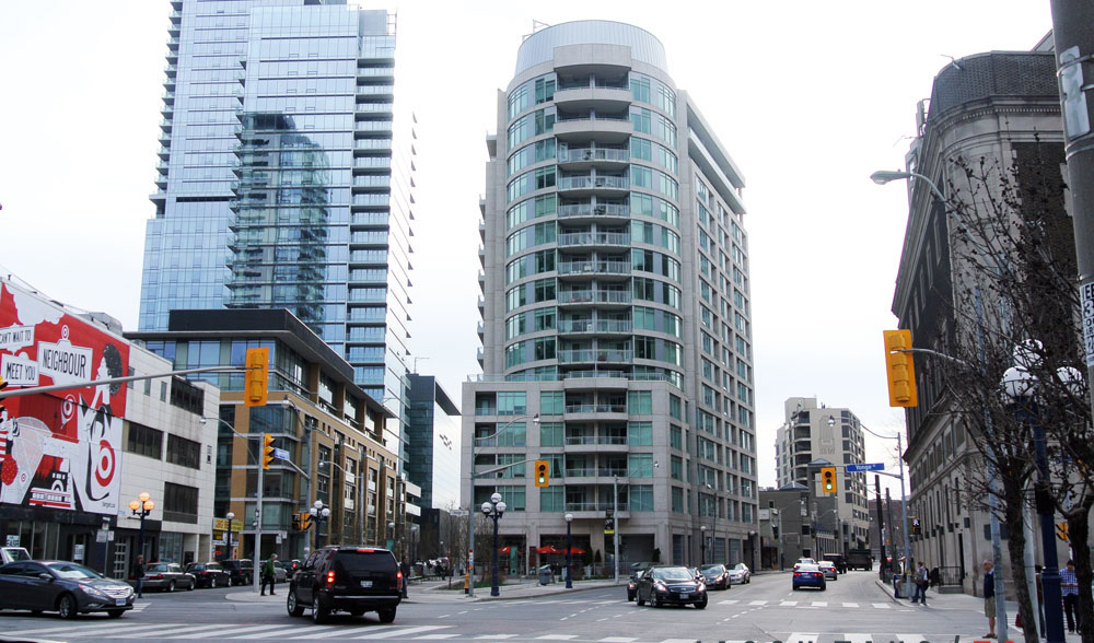 8 Scollard Street, Toronto, ON M5R 1E9