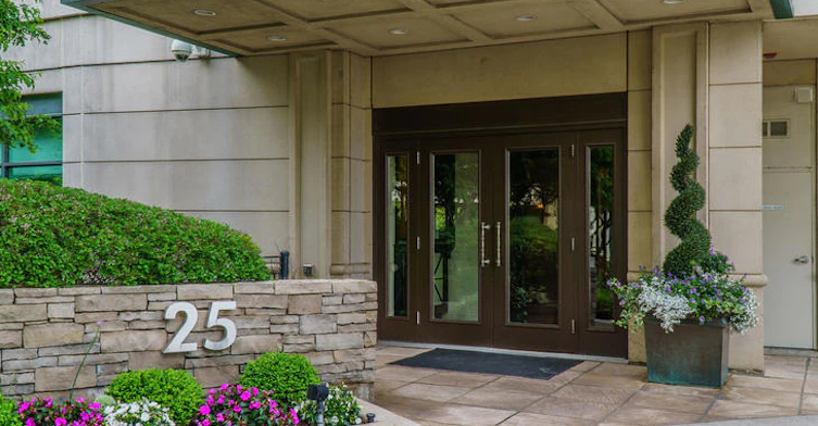 25 Scrivener Square, Toronto, ON M4W 3Y6 - 2