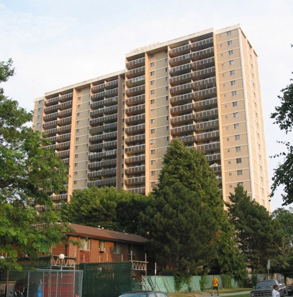 2 Secord Avenue, Toronto, ON M4C 2C3 - 2
