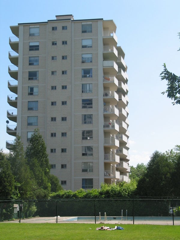 535 Sheppard Avenue West, Toronto, ON M3H 4X8