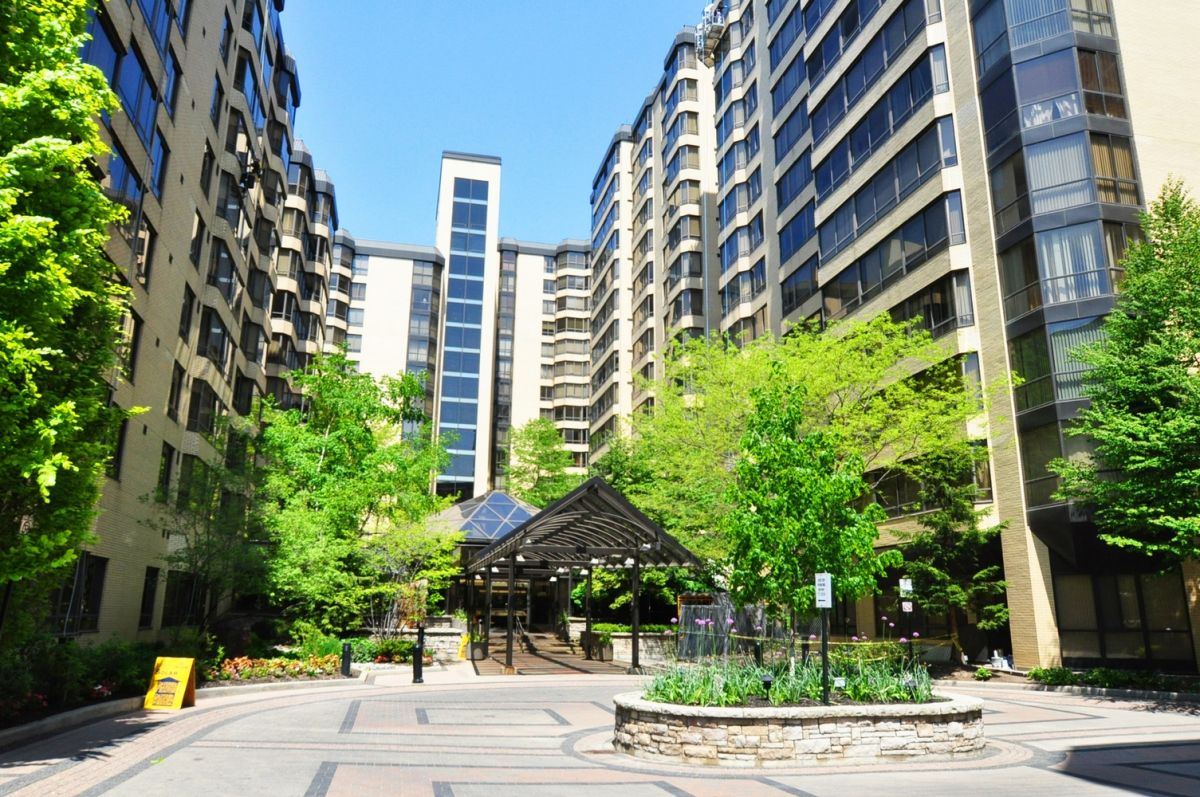 280 Simcoe Street , Toronto, ON M5T 2W5