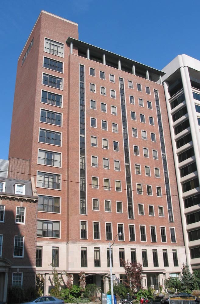 48 Saint Clair Avenue West, Toronto, ON M4V 2Z2