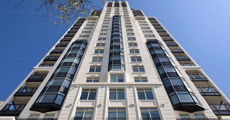 1 Saint Thomas Street, Toronto, ON M5S 3M5