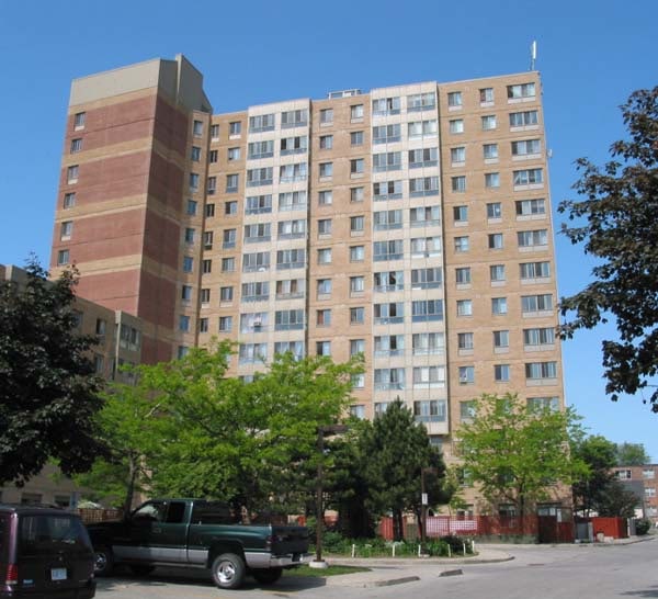 1 Summerhill Road, Toronto, ON M8V 1S1
