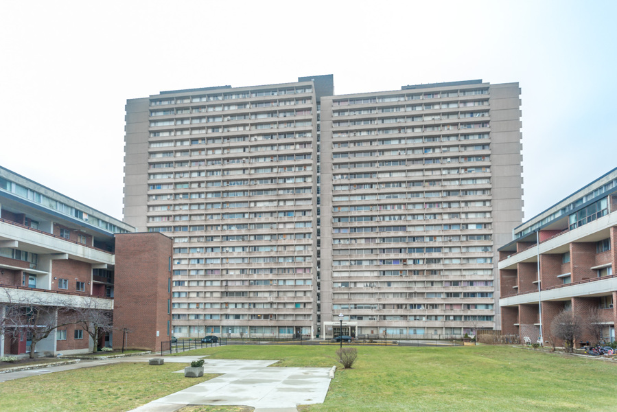 10 Sunny Glenway , Toronto, ON M3C 2Z3