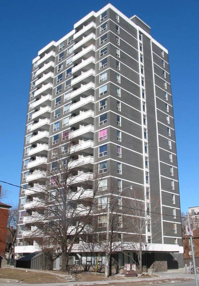 10 Walmer Road, Toronto, ON M5R 2W4