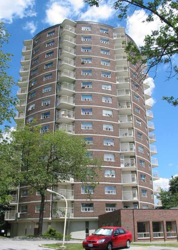 682 Warden Avenue, Toronto, ON M1L 3Z9
