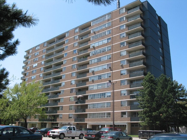 25 Warrender Avenue , Toronto, ON M9B 5Z4