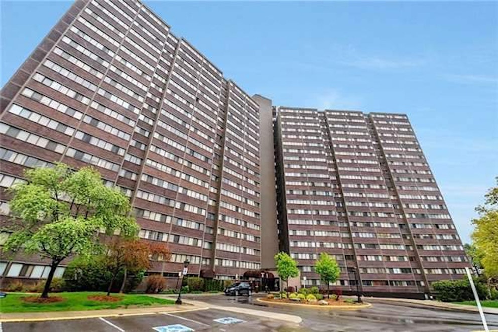 Tiffany Place, 11 Wincott Drive Toronto, ON REW